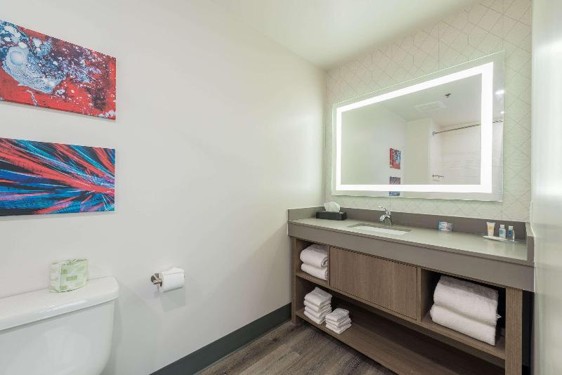 Comfort Suites Colorado Springs Medical Center image
