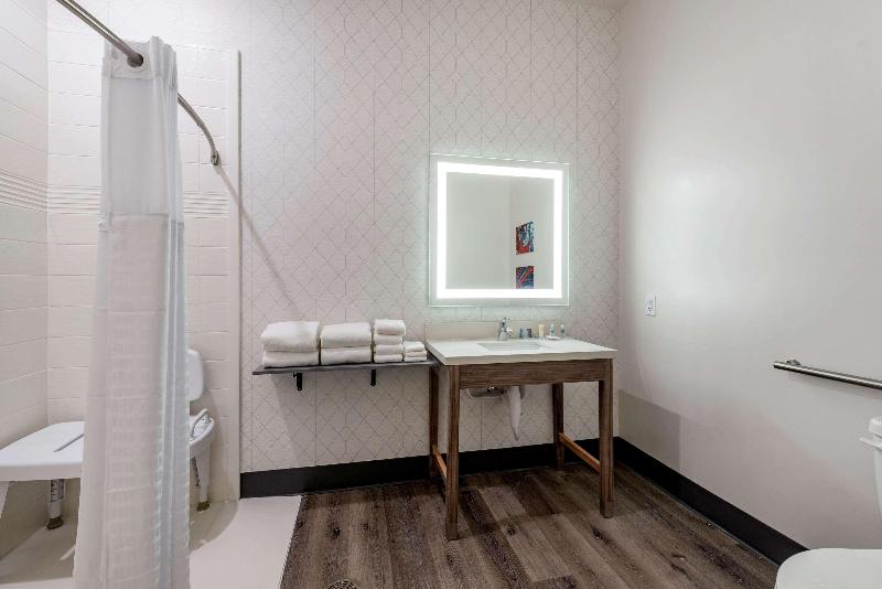 Comfort Suites Colorado Springs Medical Center image