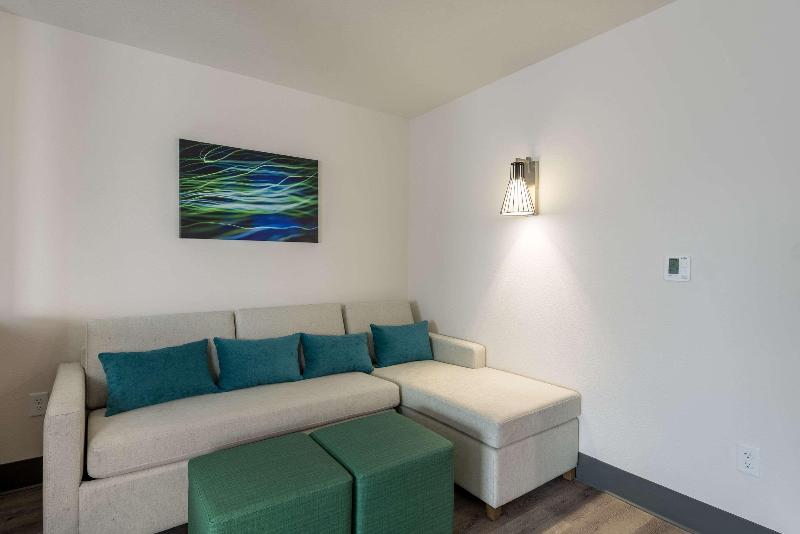 Comfort Suites Colorado Springs Medical Center image