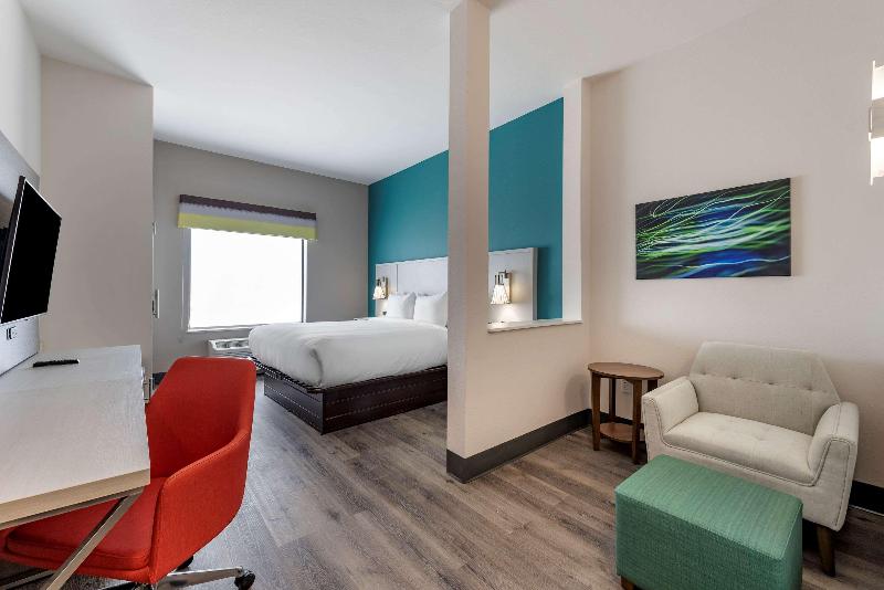 Comfort Suites Colorado Springs Medical Center image