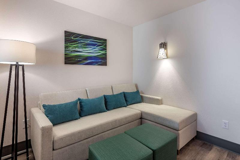 Comfort Suites Colorado Springs Medical Center image