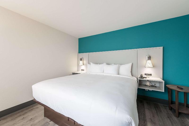 Comfort Suites Colorado Springs Medical Center image