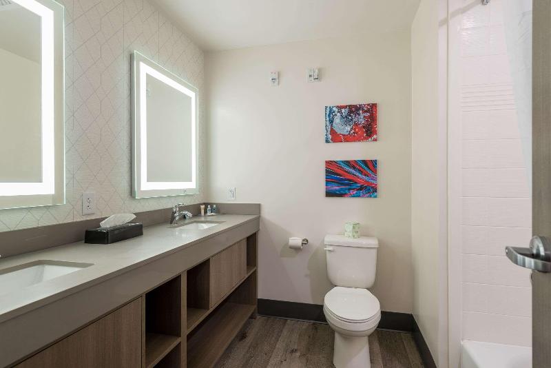 Comfort Suites Colorado Springs Medical Center image