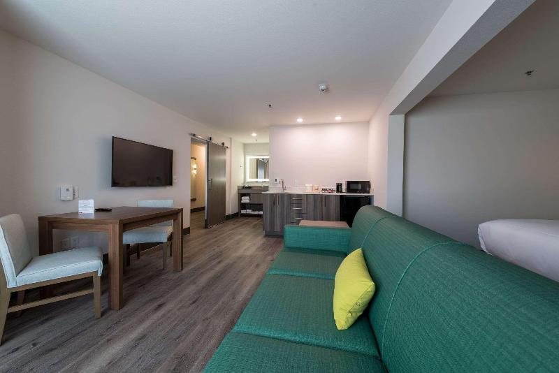 Comfort Suites Colorado Springs Medical Center image