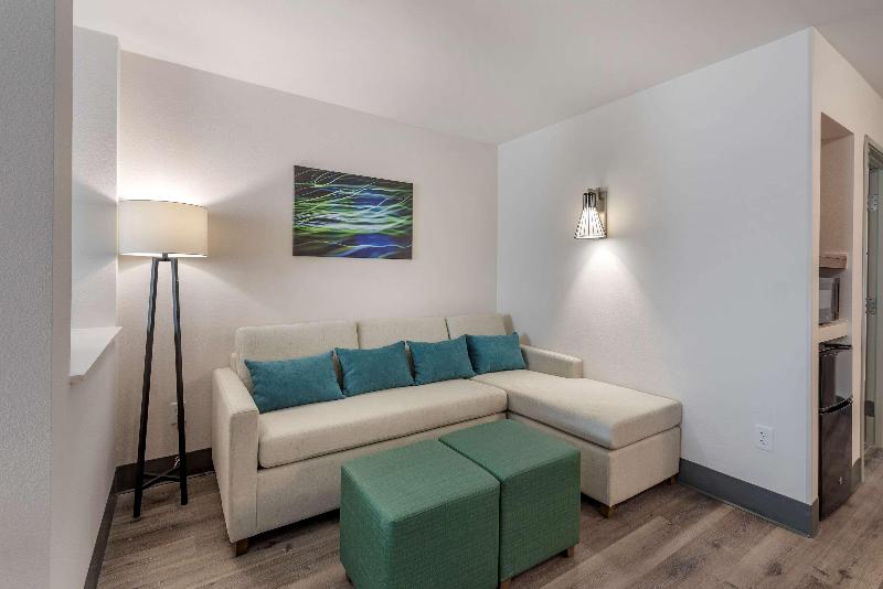 Comfort Suites Colorado Springs Medical Center image