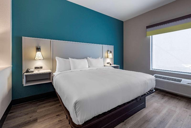 Comfort Suites Colorado Springs Medical Center image