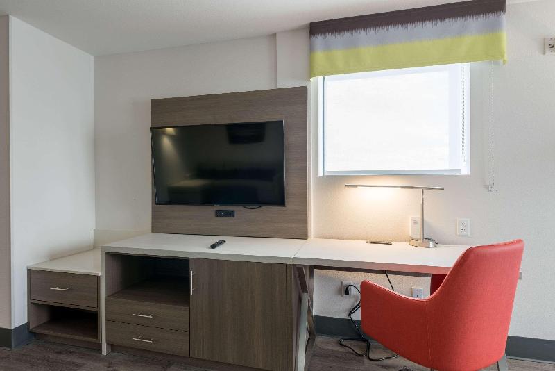 Comfort Suites Colorado Springs Medical Center image