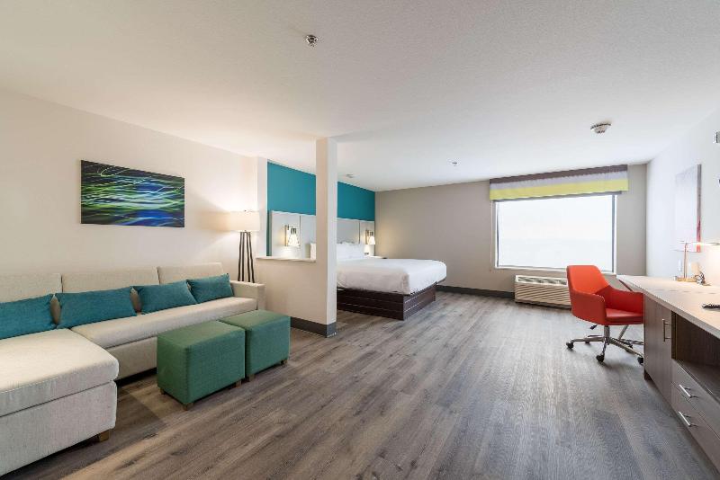 Comfort Suites Colorado Springs Medical Center image