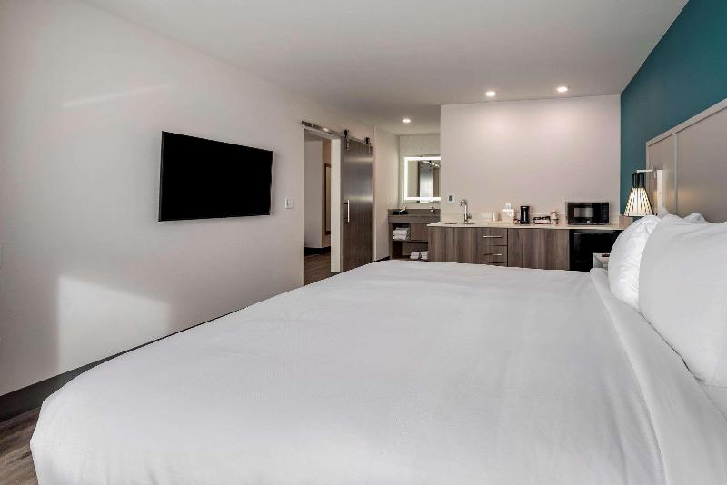 Comfort Suites Colorado Springs Medical Center image