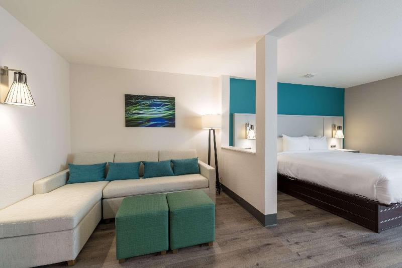 Comfort Suites Colorado Springs Medical Center image