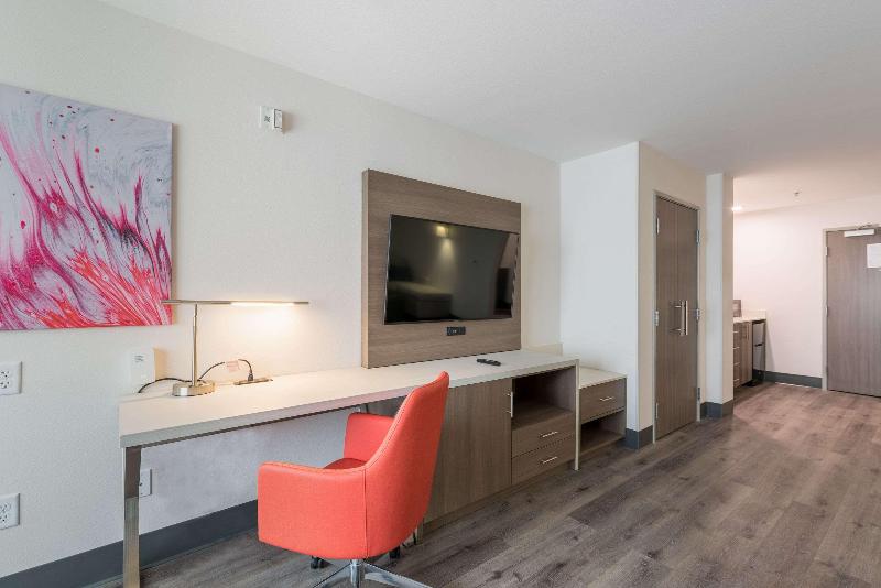 Comfort Suites Colorado Springs Medical Center image