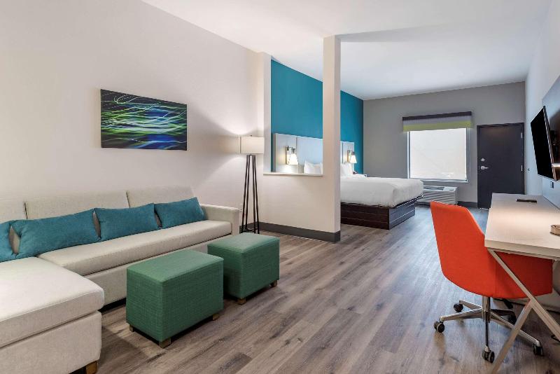 Comfort Suites Colorado Springs Medical Center image