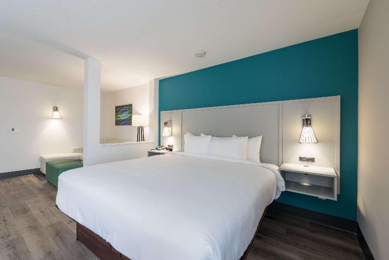 Comfort Suites Colorado Springs Medical Center image