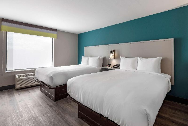 Comfort Suites Colorado Springs Medical Center image