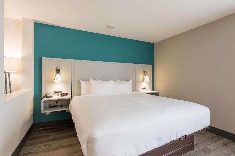 Comfort Suites Colorado Springs Medical Center image