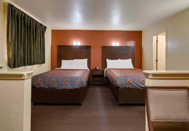 Rodeway Inn & Suites East image 3