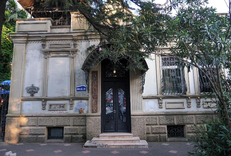 Karvi Hostel & Suites image