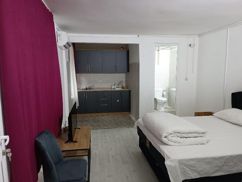 Karvi Hostel & Suites image