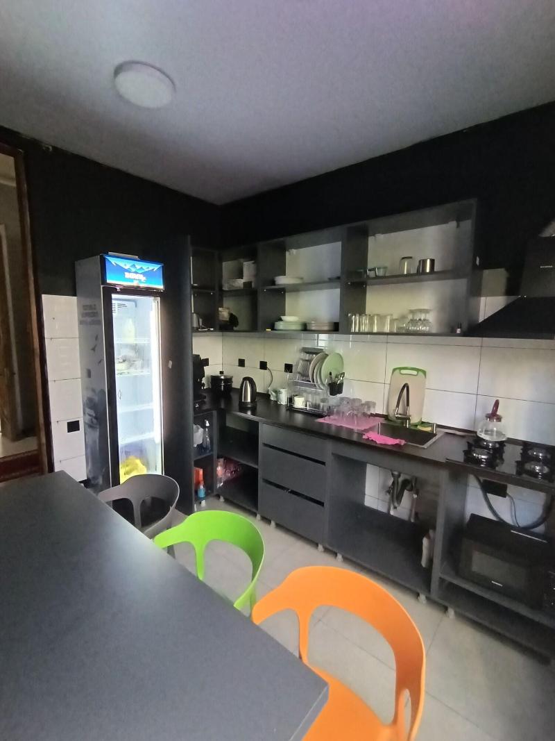 Karvi Hostel & Suites image