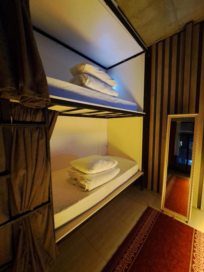 Karvi Hostel & Suites image