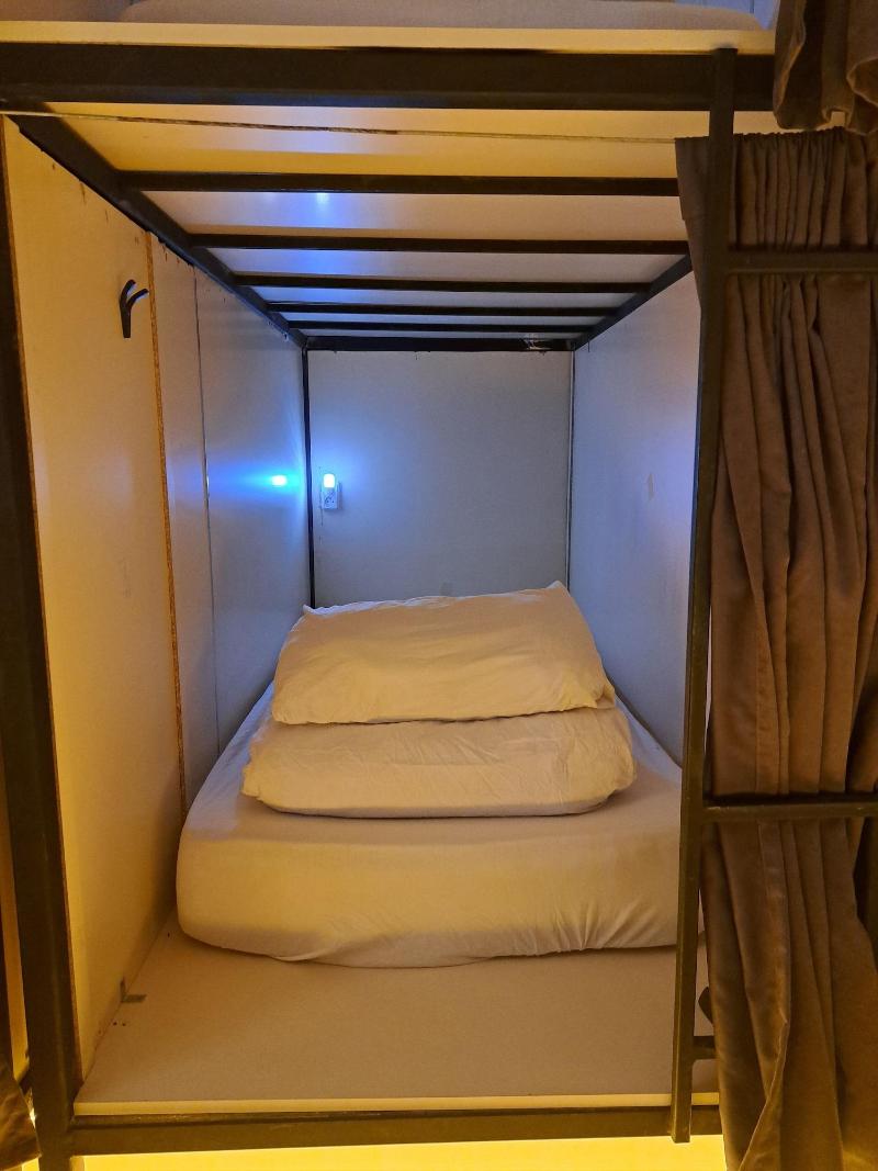 Karvi Hostel & Suites image