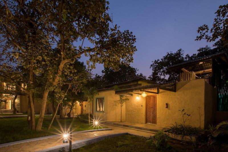 Sterling Padam Pench image