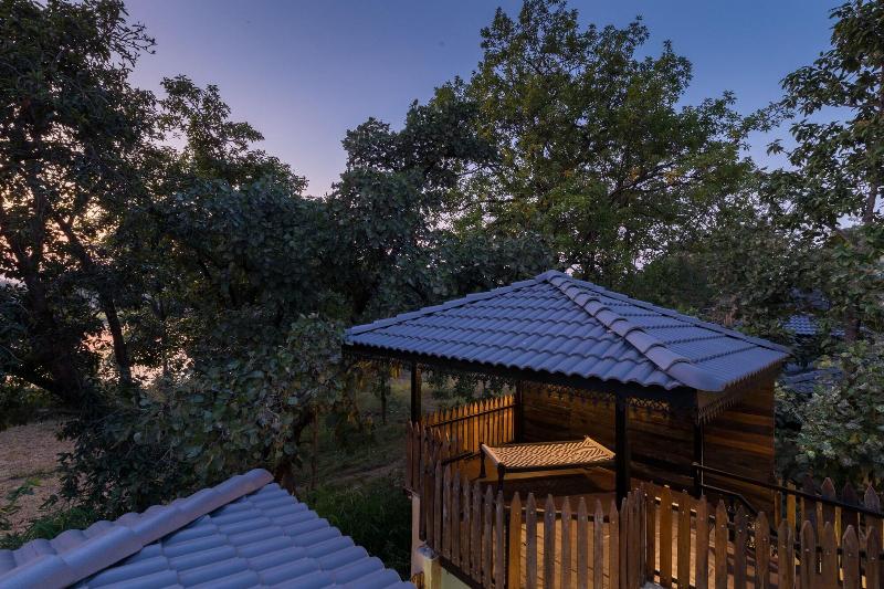 Sterling Padam Pench image