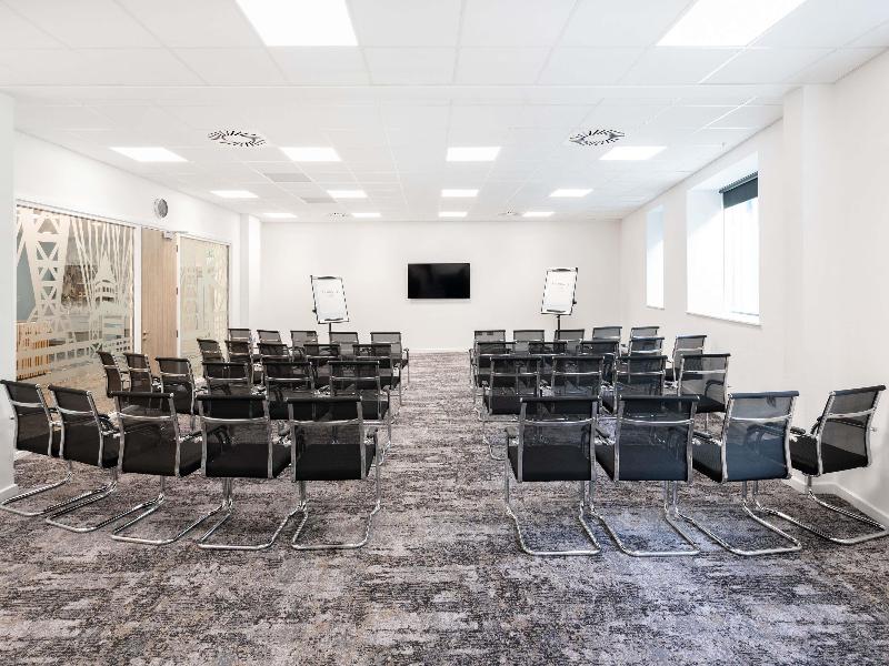 Mercure Newport image