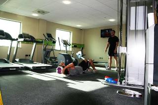 Sports and Entertainment
 di Hampton by Hilton Newport/East