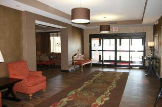 Lobby
 di Hampton Inn Iowa City/Coralville 