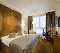 Room
 di Le Warwick Geneva