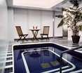 Pool
 di Clarion Hotel & Suites Montreal