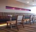 Bar
 di Holiday Inn Express London Newbury Park