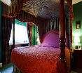 Room
 di The Glen Lui
