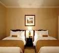 Room
 di The Drake Hotel a Hilton Property