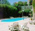 Pool
 di Carlton Damascus