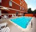 Pool
 di Comfort Inn Capital City