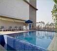Pool
 di Lemon Tree Hotel East Delhi Mall