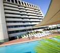 Pool
 di Hilton Darwin