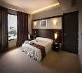 Room
 di Weston Suites Hotel