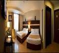 Room
 di The Pinnacle Hotel and Suites