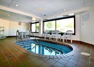 Pool
 di Rodeway Inn & Suites WI Madison-Northeast
