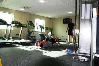 Sports and Entertainment
 di Hampton by Hilton Newport/East