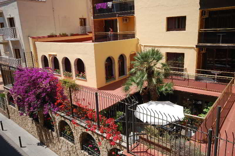 Vintage Hotel Mercedes by null