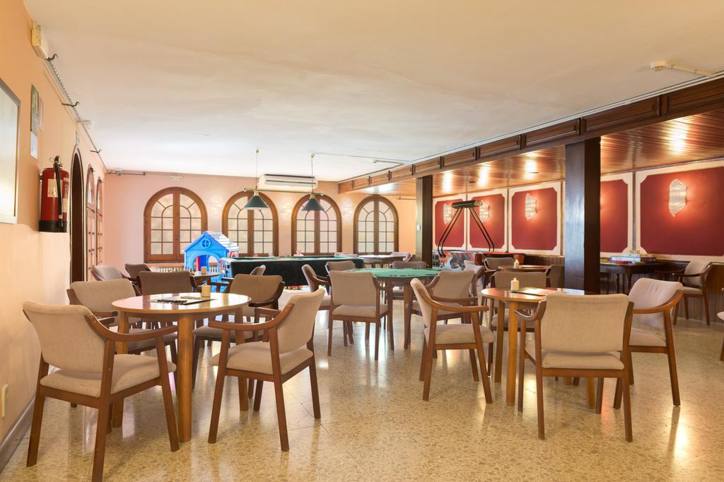 Vintage Hotel Mercedes by null