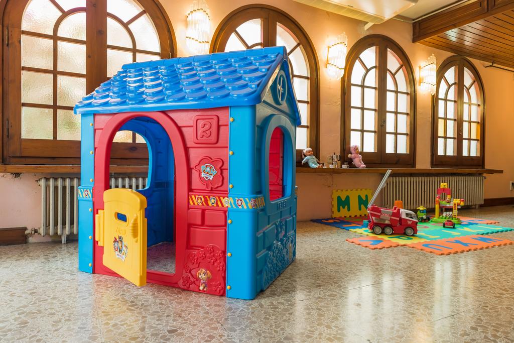 Vintage Hotel Mercedes by null