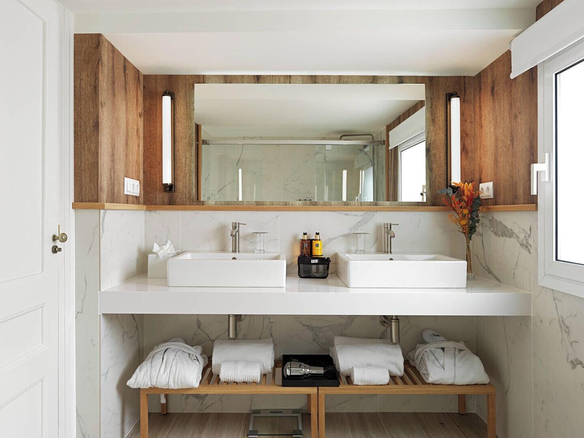 H10 Catalunya Plaça Boutique Hotel by null