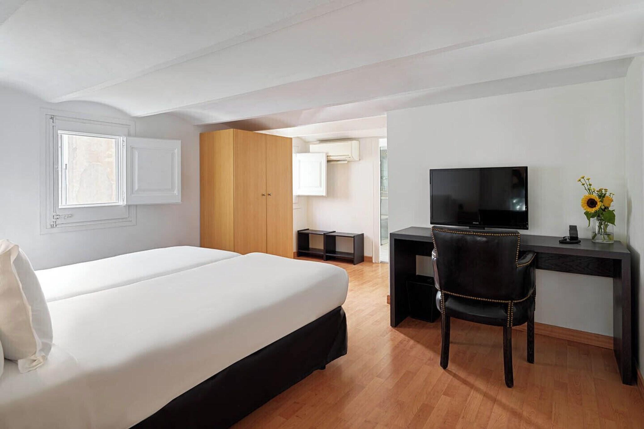 H10 Catalunya Plaça Boutique Hotel by null