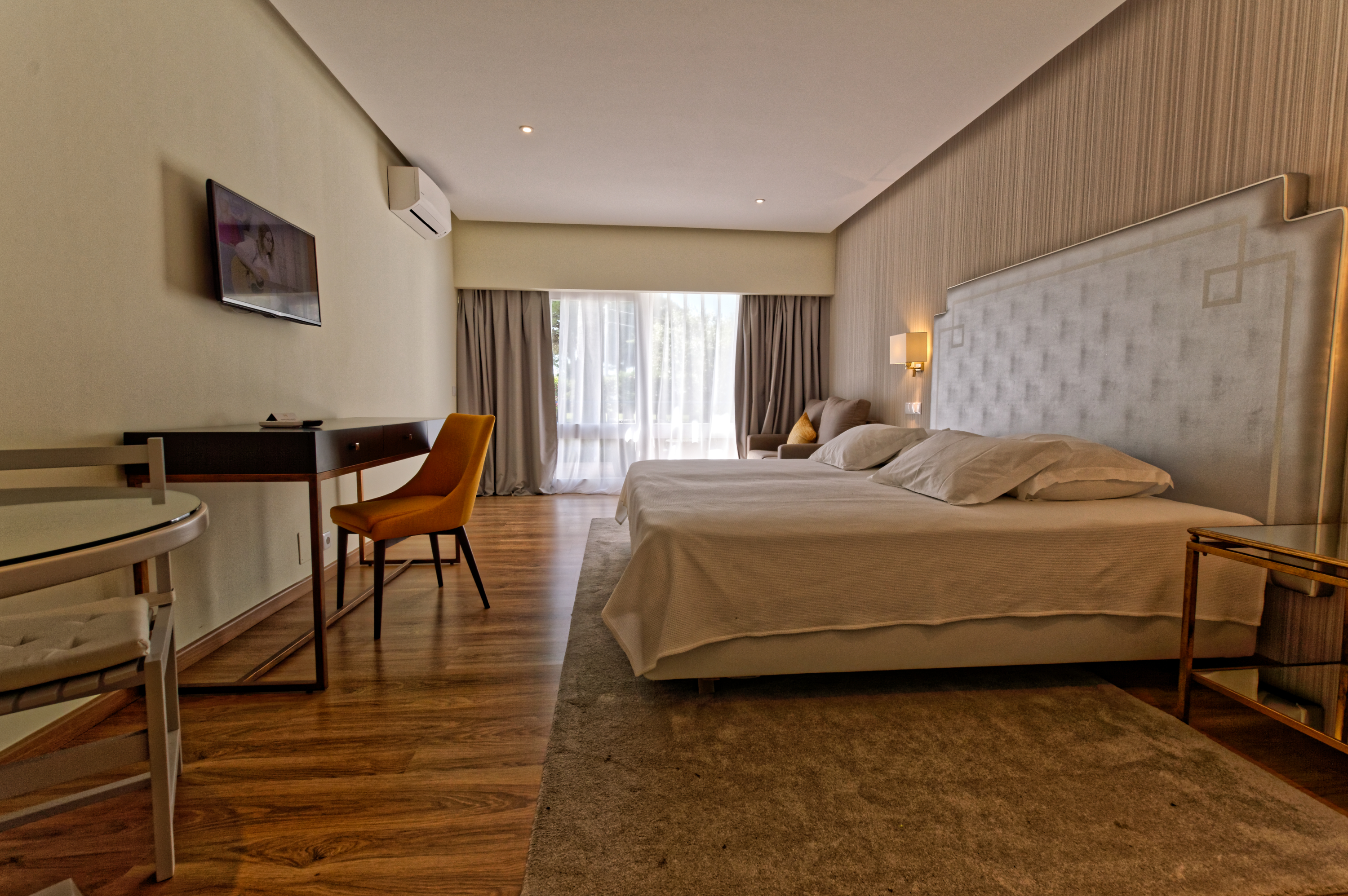 Room, deluxe, studio