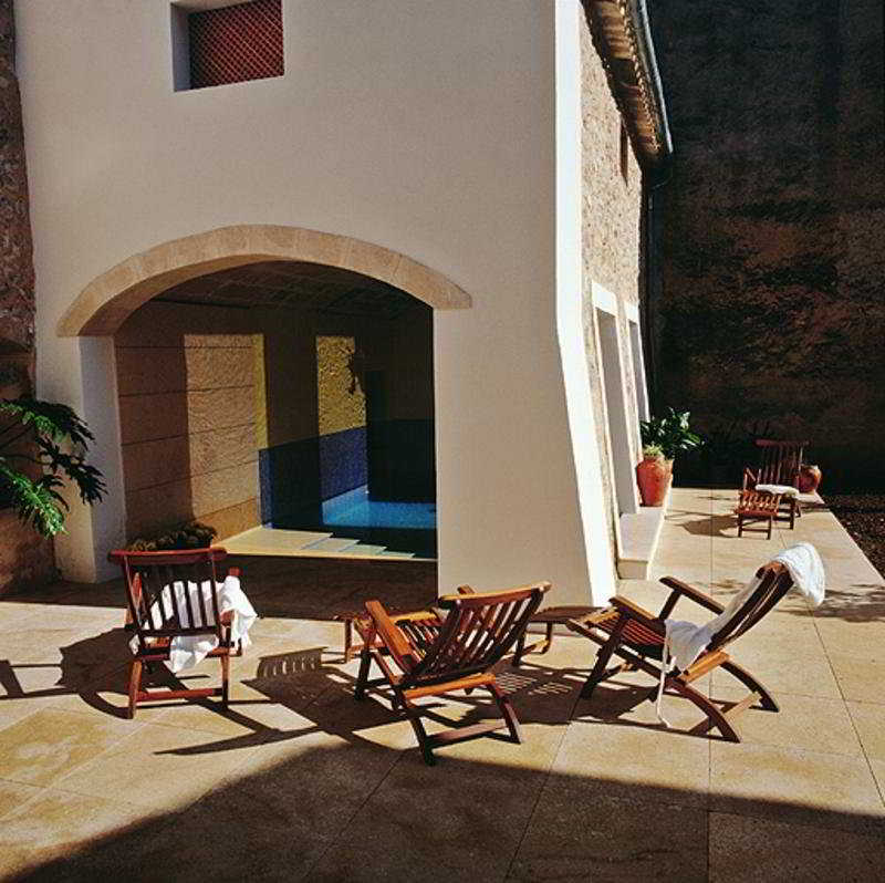 Ca'n Moragues by null